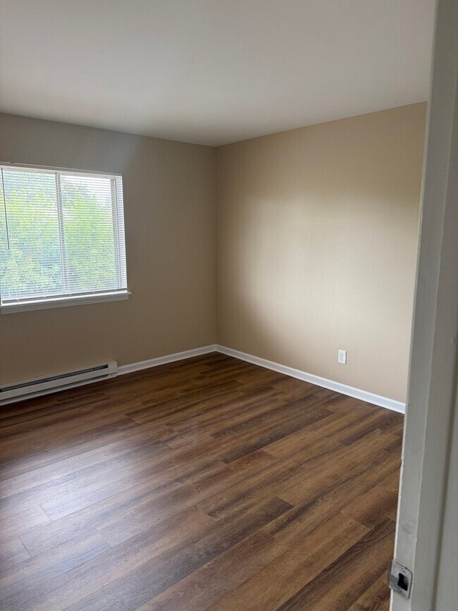 Building Photo - 1351 Monomoy St