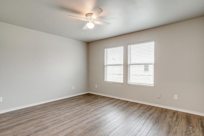 Building Photo - 1/2 Off First Month