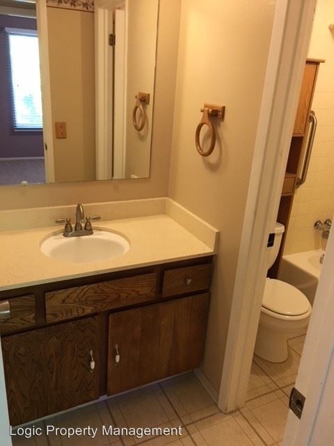 Building Photo - 435 E Creekside Cir