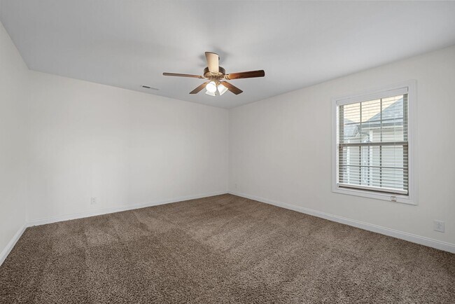 Building Photo - Pet Friendly Four Bedroom with Bonus!