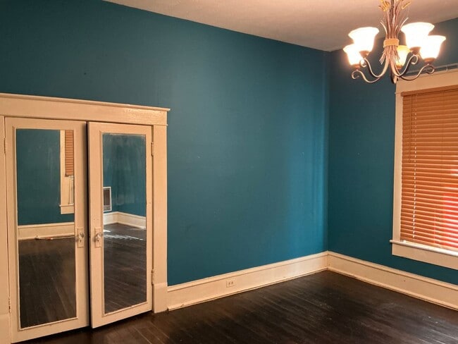 Building Photo - 623 N Nicholls St