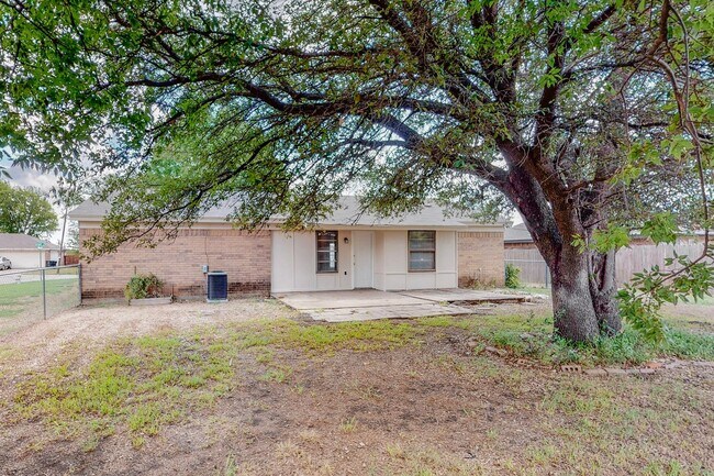 Building Photo - Coming Soon! Comfortable 3 bd / 2 ba Home for Lease in Cleburne