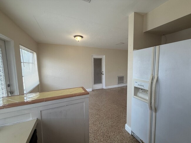 Building Photo - Tyrone single family home 2/1