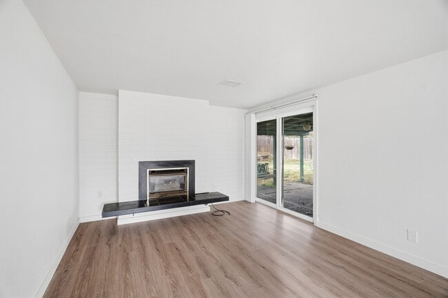 Building Photo - 1307 E Thurston Ave