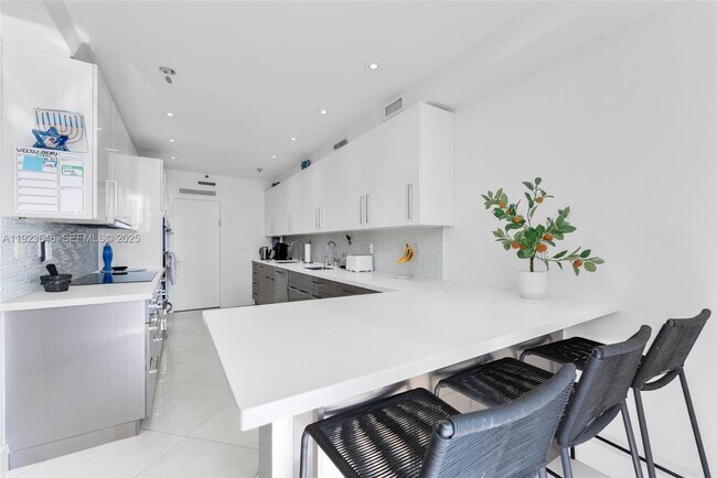 Building Photo - 19500 Turnberry Way