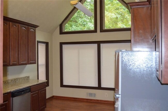 Building Photo - 2745 Peachtree Walk