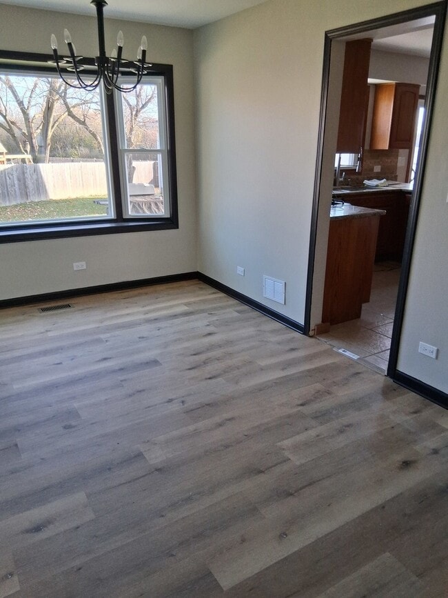 Building Photo - 1210 Diane Ln