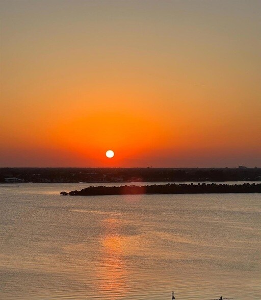 Building Photo - 5420 N Ocean Dr