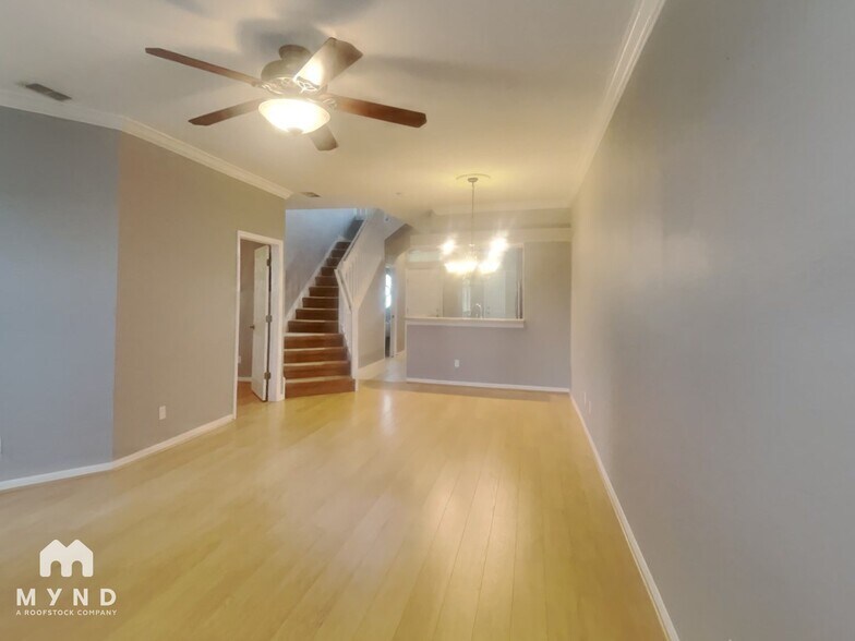 Building Photo - 5372 Neil Dr