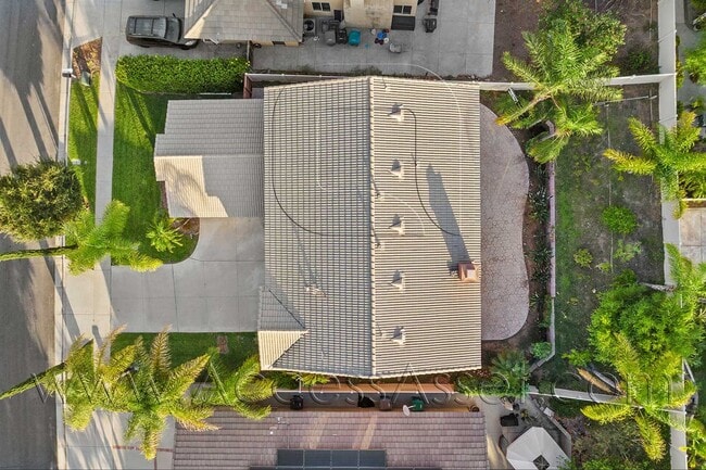 Building Photo - 1358 Baldwin St