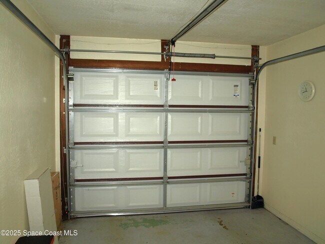 Building Photo - 831 Greenwood Manor Cir