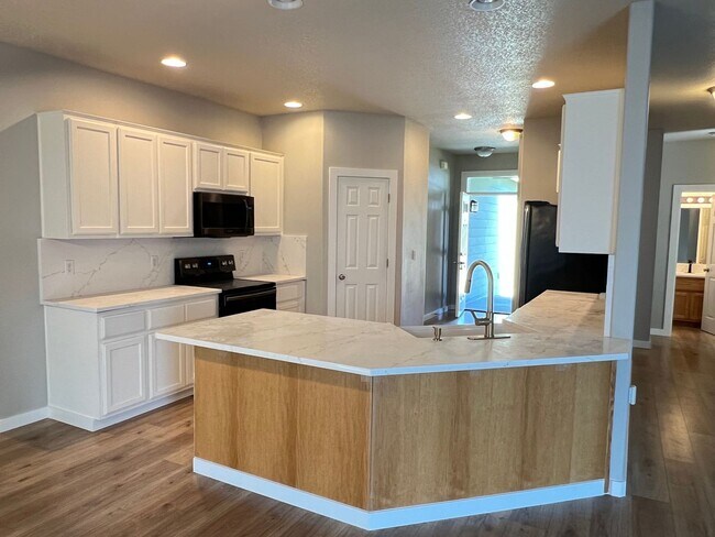 Building Photo - 431 Twin Flower Dr
