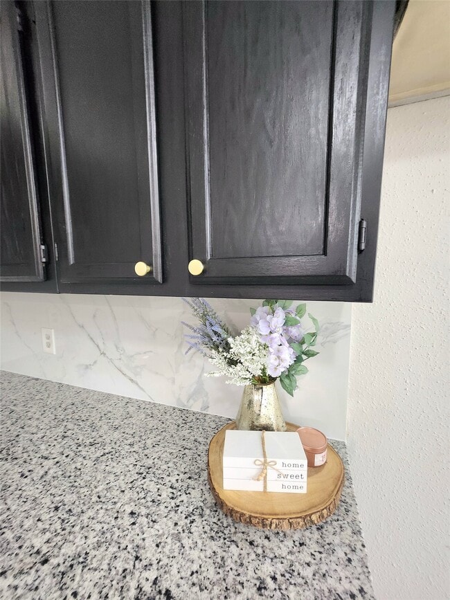 Building Photo - 10047 Emerald Creek Dr