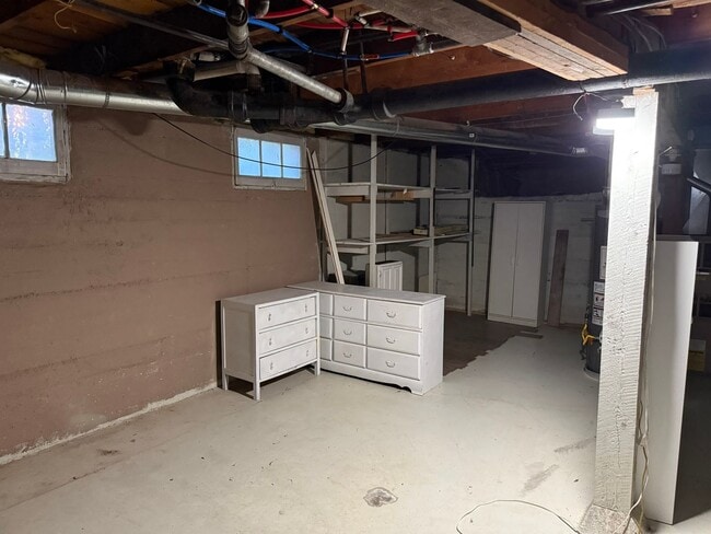 Building Photo - 2 Bed, 1 Bath Home