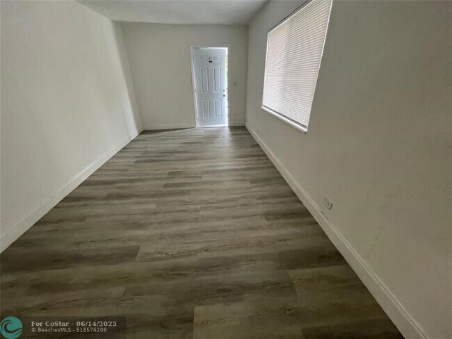 Building Photo - 1449 W 36th St