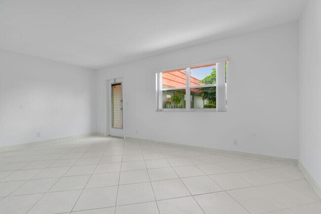 Building Photo - 287 Seville Terrace