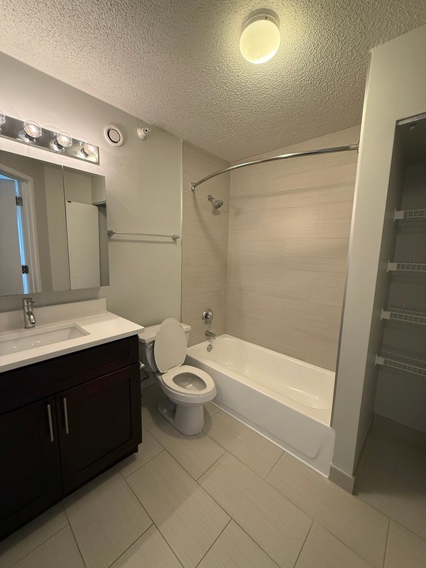 Building Photo - 601 N State St