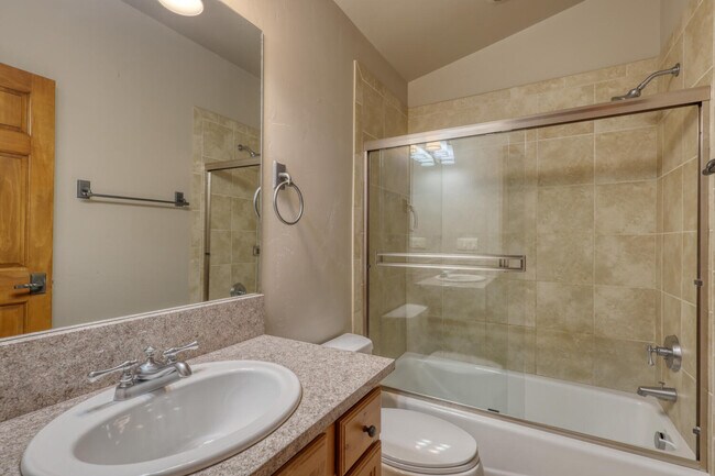Building Photo - 140 Lions Ln
