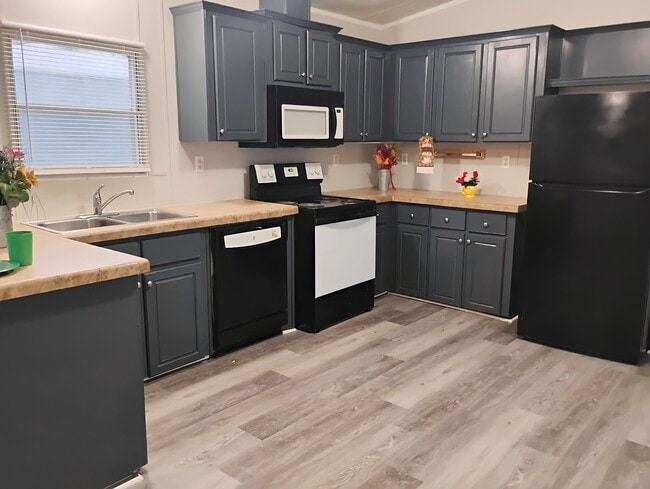 Building Photo - 110 N Michigan St