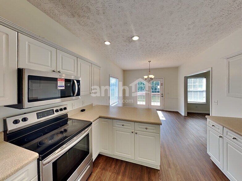 Building Photo - 441 Remington Ave