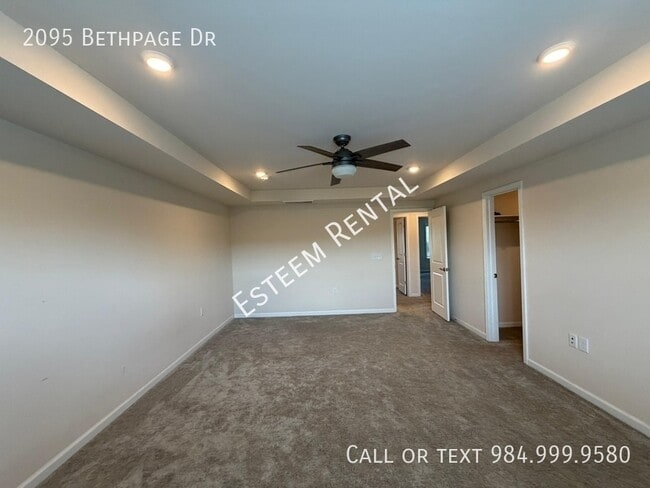Building Photo - 2095 Bethpage Dr