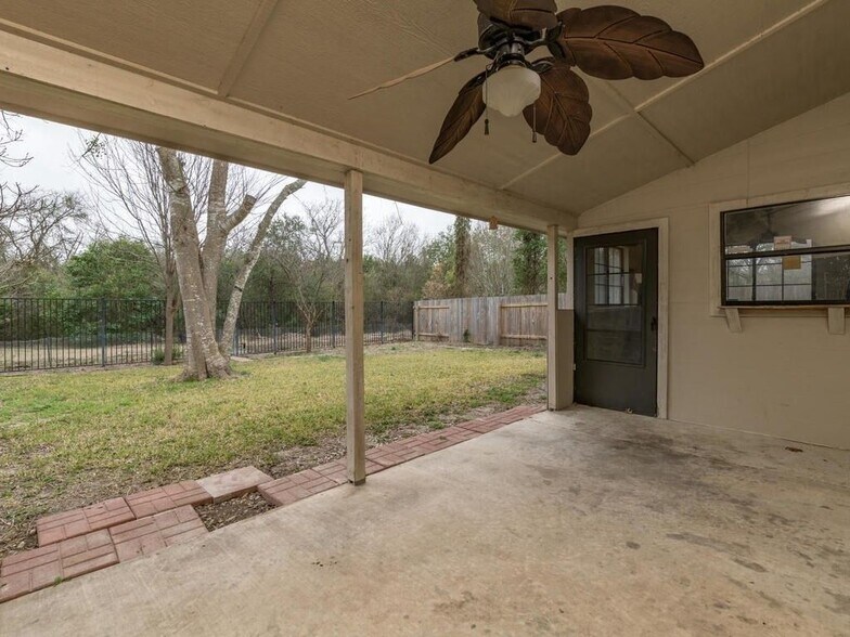 Building Photo - 2316 Paradise Ridge Dr