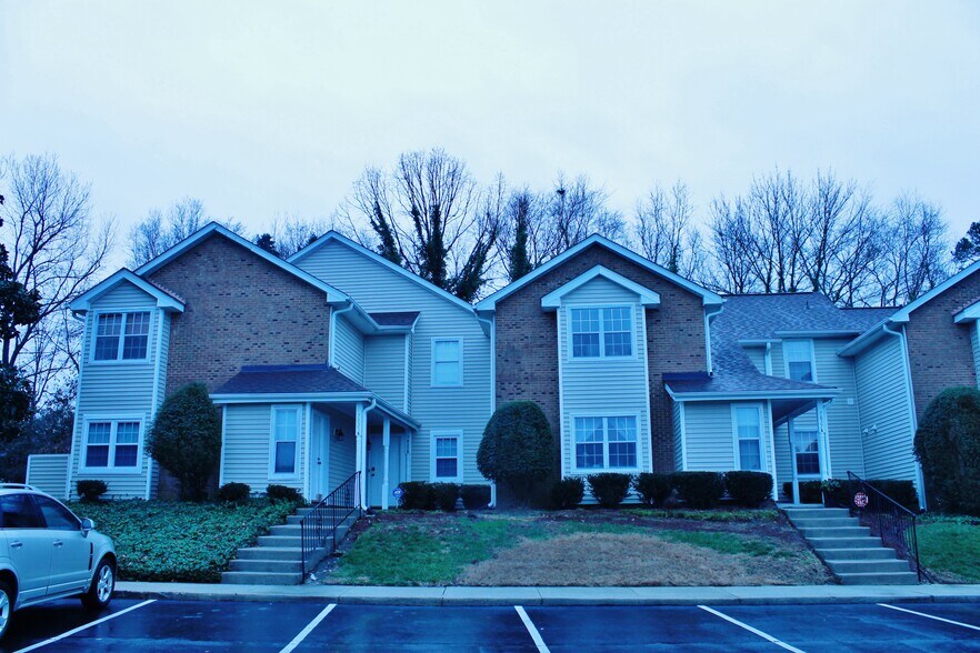 Building Photo - 7825 Renaissance Ct