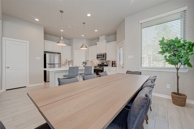 Building Photo - 559 Longleaf Pine Dr