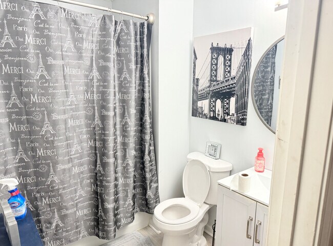 Building Photo - 1147 Alexander St