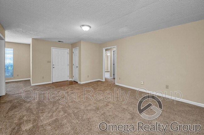 Building Photo - 6749 Lakes Edge Ln