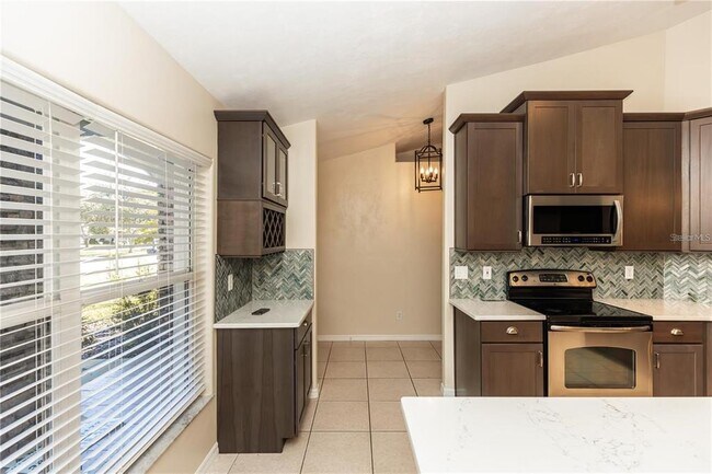 Building Photo - 12 Peruvian Ln