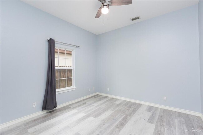 Building Photo - 17 S Excalibur St