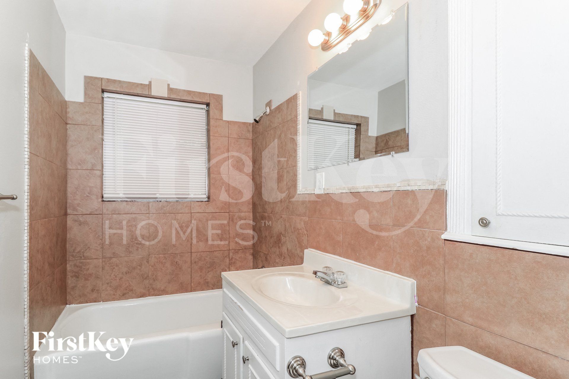 Building Photo - 5124 Blueridge Dr