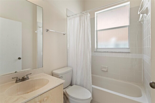 Building Photo - 2215 NW 76th Terrace