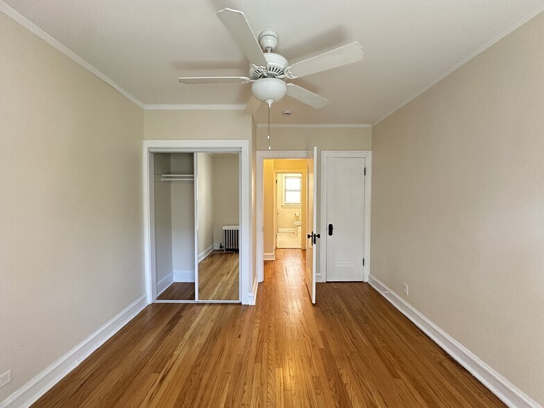 Building Photo - 912 Crain St