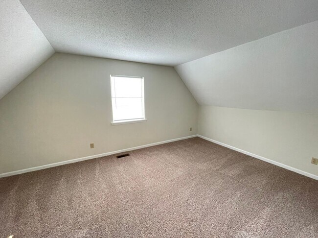 Building Photo - Adorable 3 Bedroom Home in Durham with Fir...