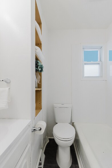 Building Photo - 619 N Lincoln St