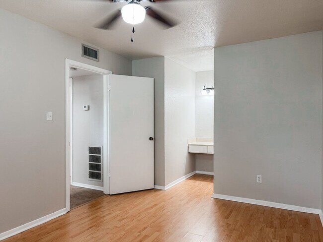 Building Photo - Beautiful Condo Near Moncus Park