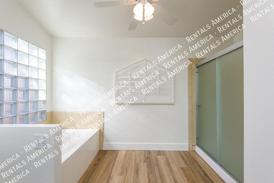 Building Photo - 2342 W Hemlock Ct