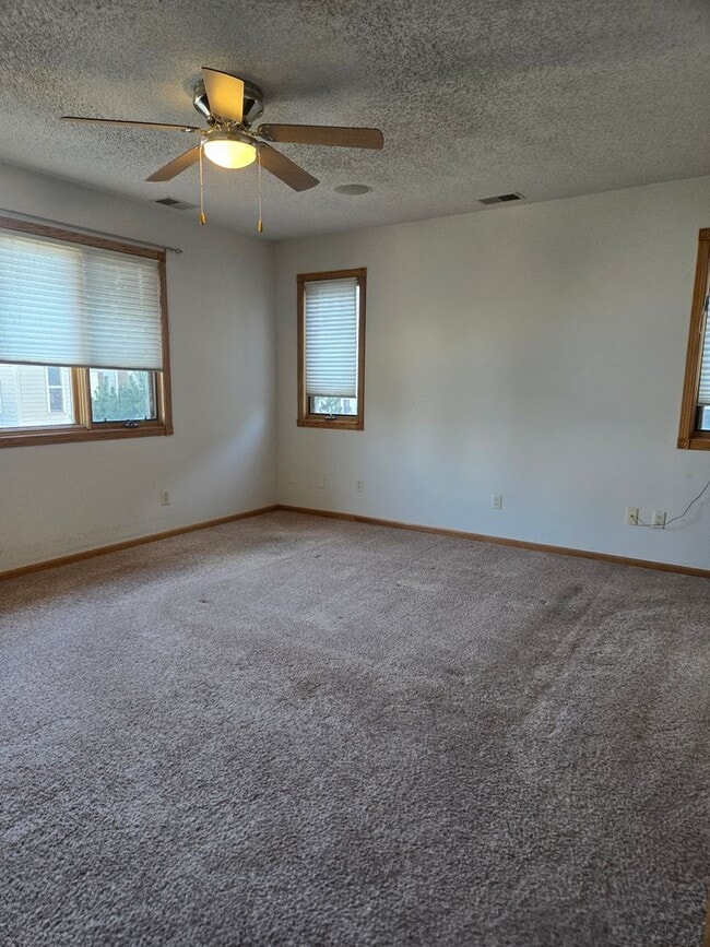 Building Photo - Home on the Lake