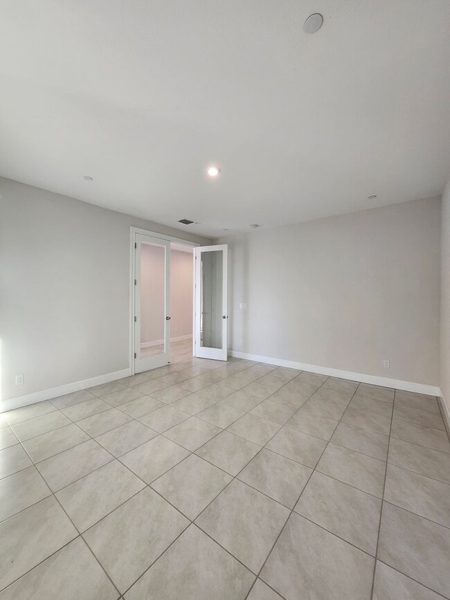 Building Photo - Beautiful Plumas Lake home on a large lot with SOLAR