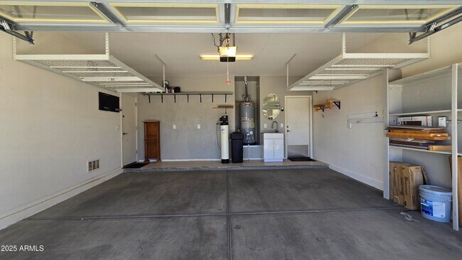 Building Photo - 17520 W Fairview St