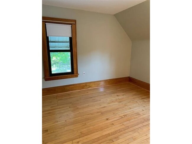 Building Photo - 522 View St