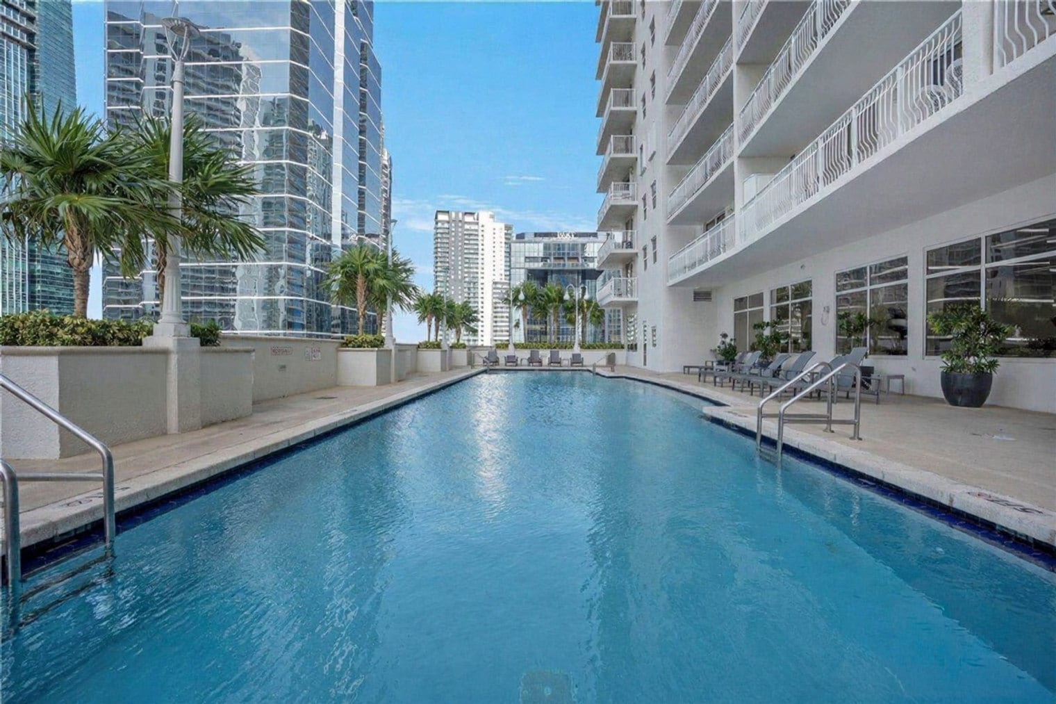 Building Photo - 1200 Brickell Bay Dr