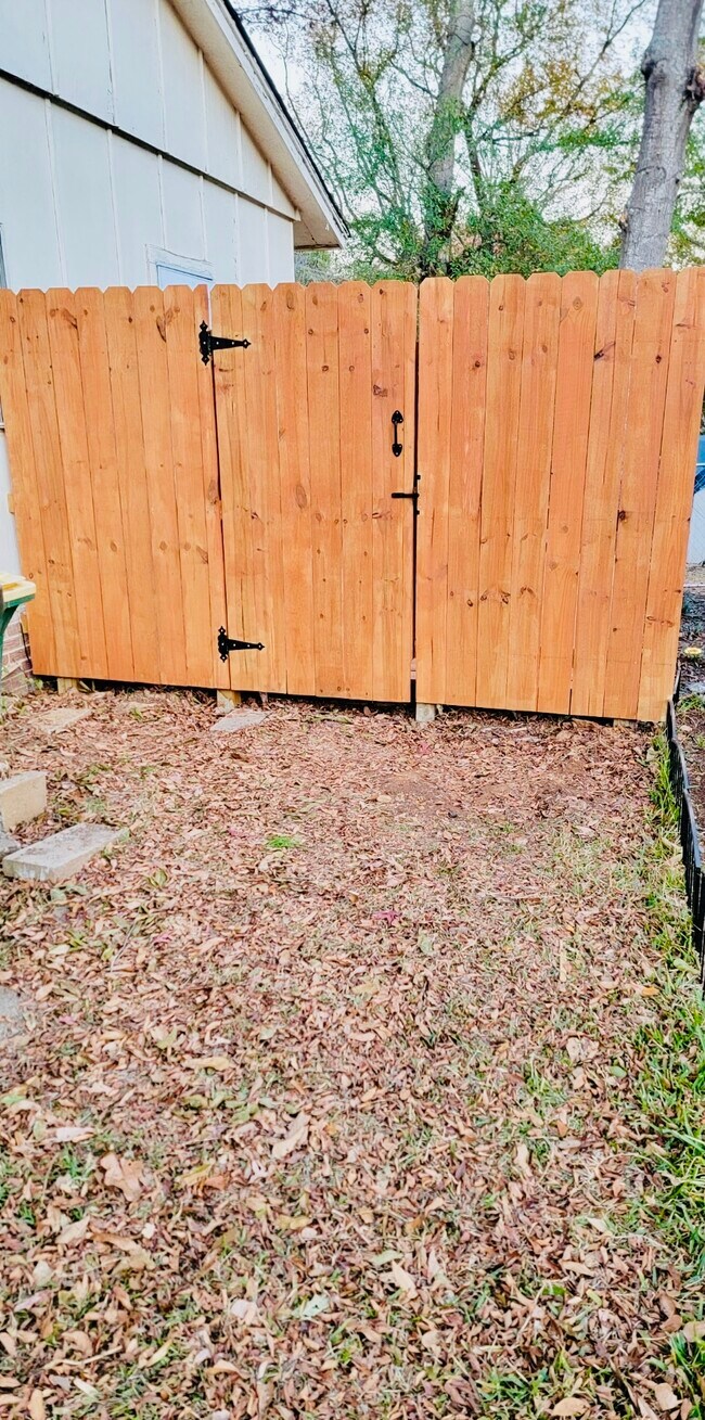 Building Photo - 3 Utica Ln