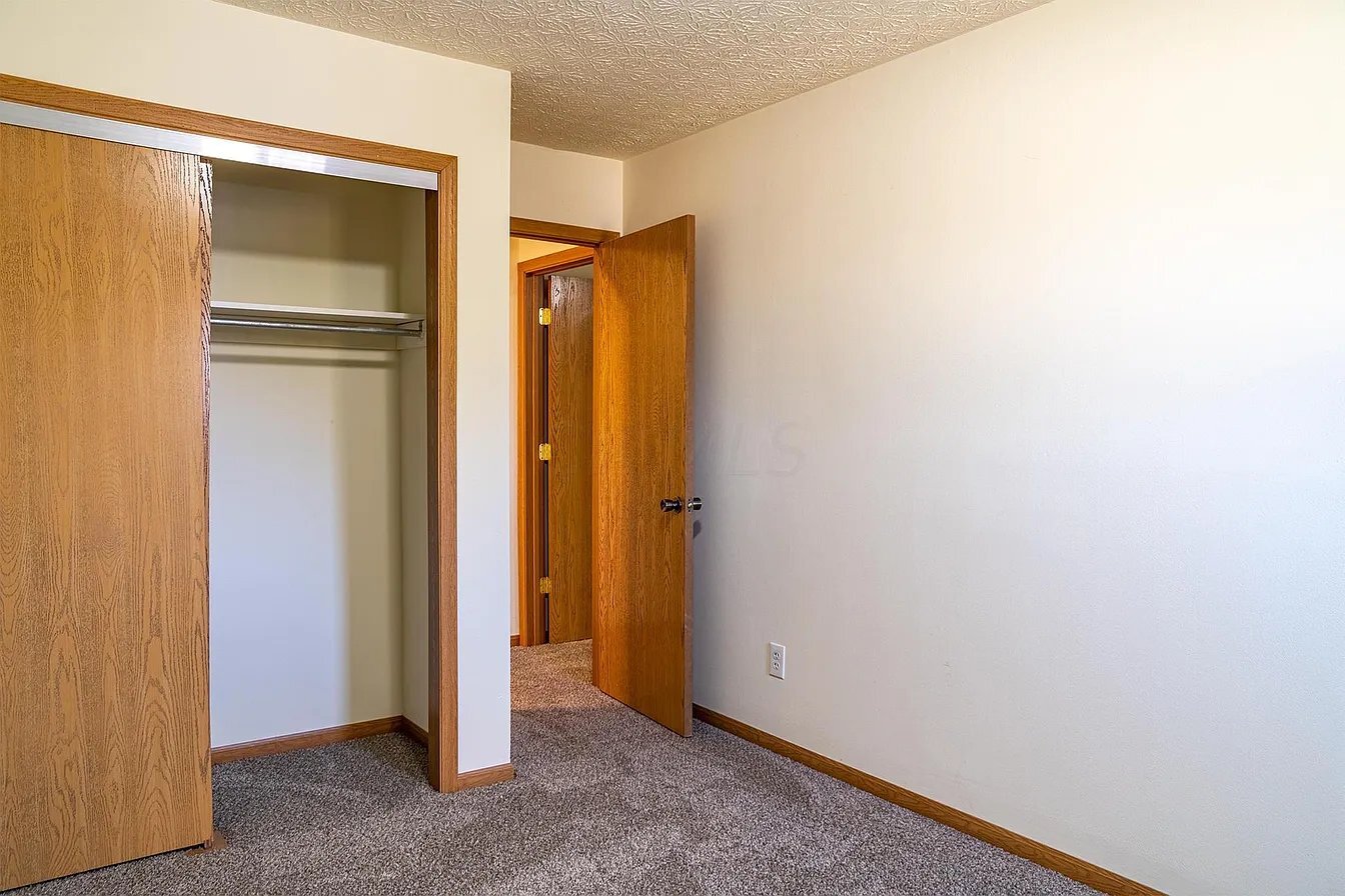 Building Photo - 6388 Dummerston Ct