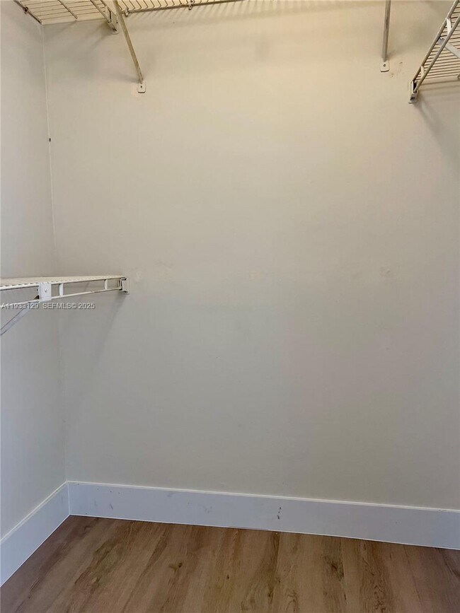 Building Photo - 1133 Coral Club Dr