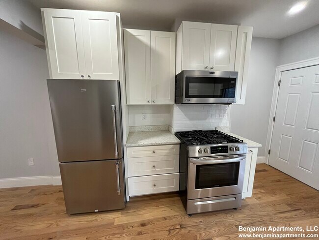 Building Photo - 374 Oxford St