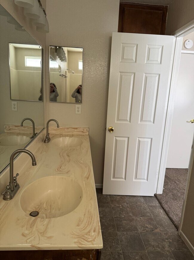 Building Photo - Apple Valley- Four Plex- 2 Bedrooms, 2 Bat...