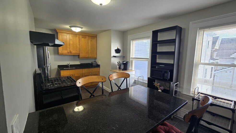 Building Photo - 92 Townsend Ave